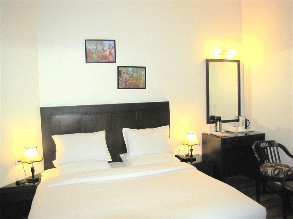 Hotel Prems Paradise Amritsar Buitenkant foto