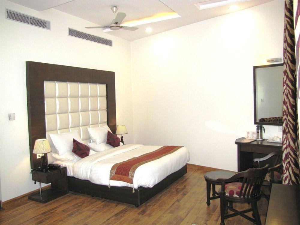 Hotel Prems Paradise Amritsar Buitenkant foto