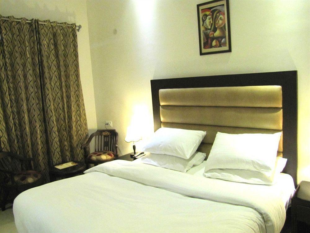 Hotel Prems Paradise Amritsar Buitenkant foto