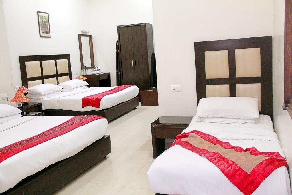 Hotel Prems Paradise Amritsar Kamer foto