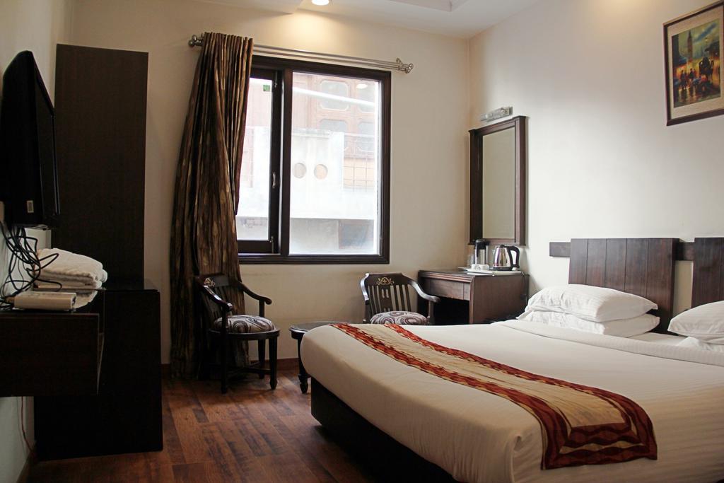 Hotel Prems Paradise Amritsar Kamer foto