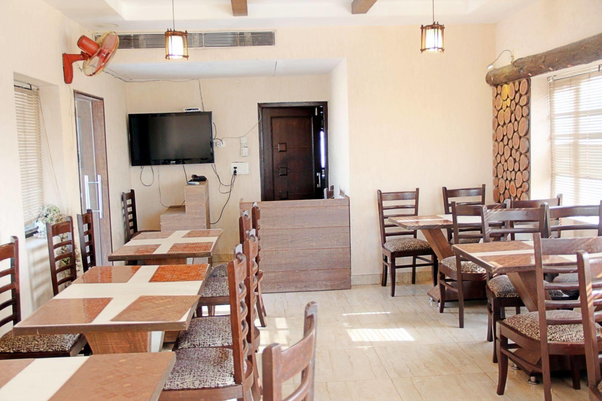 Hotel Prems Paradise Amritsar Buitenkant foto