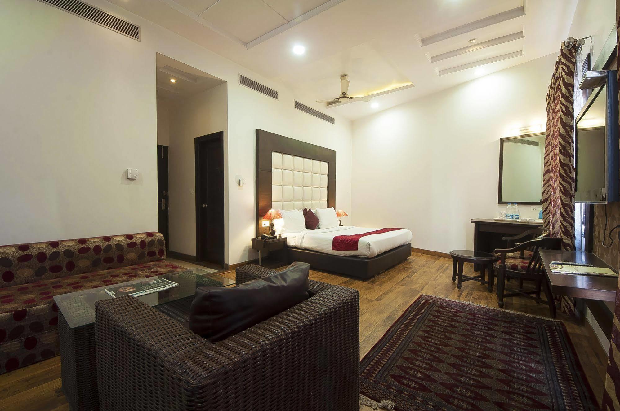 Hotel Prems Paradise Amritsar Buitenkant foto