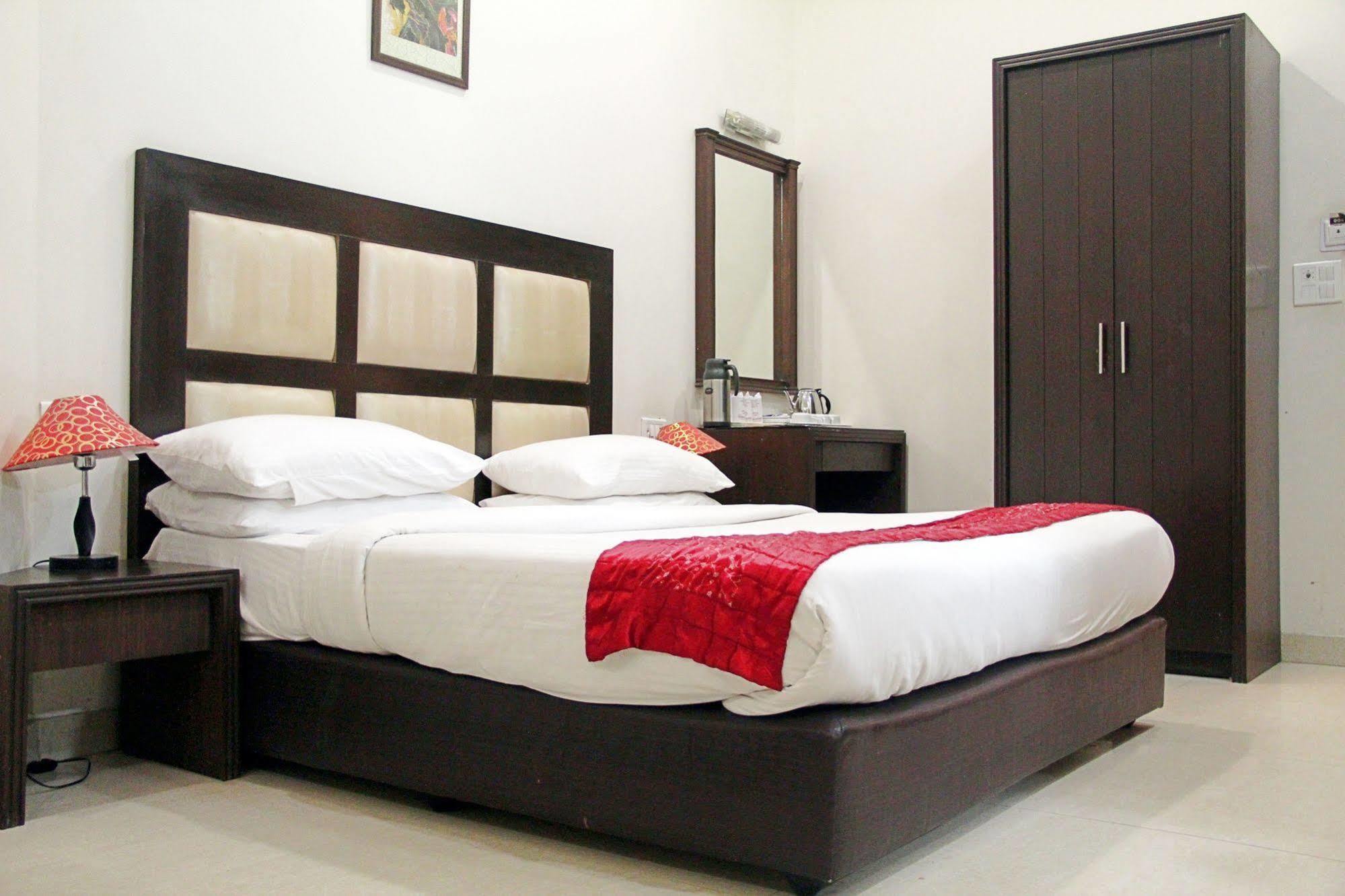 Hotel Prems Paradise Amritsar Buitenkant foto