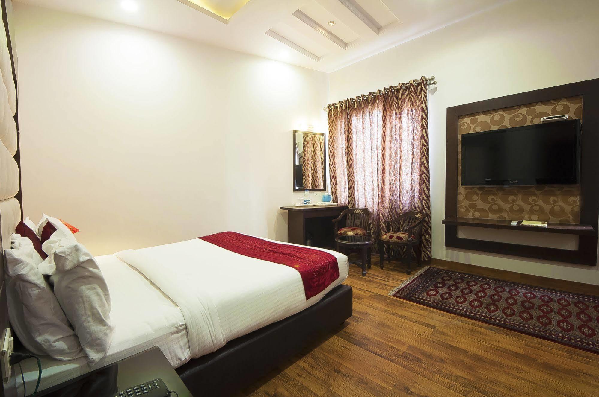 Hotel Prems Paradise Amritsar Buitenkant foto