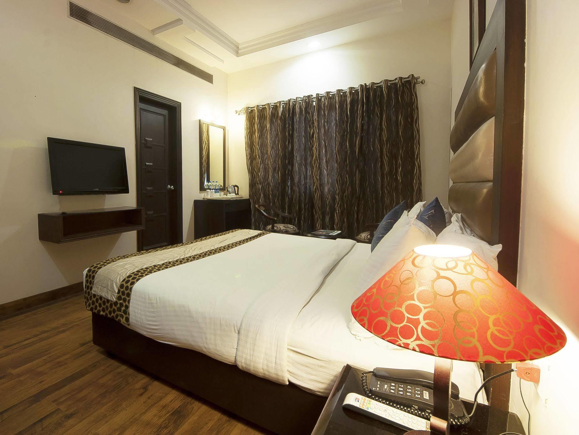 Hotel Prems Paradise Amritsar Buitenkant foto