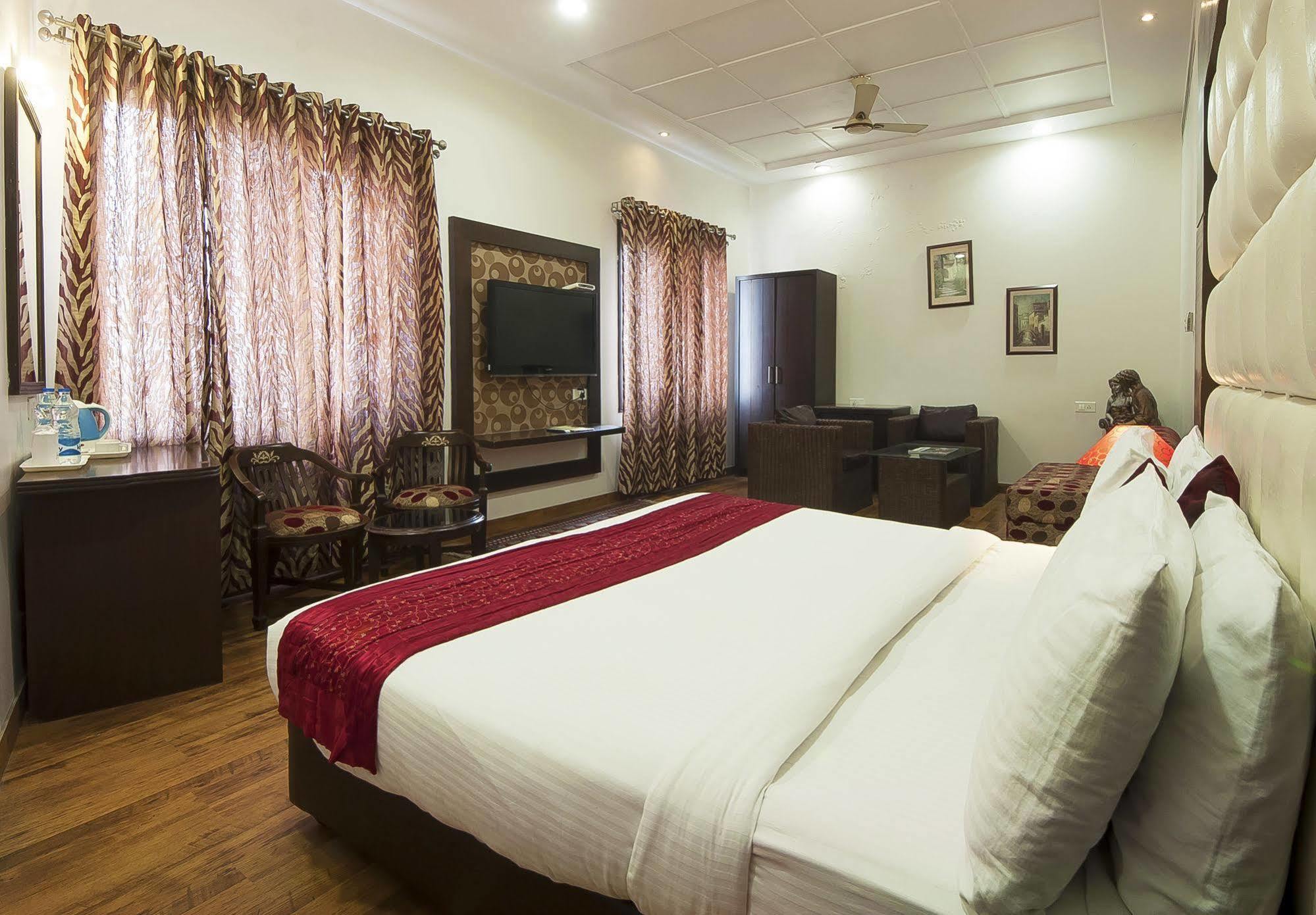 Hotel Prems Paradise Amritsar Buitenkant foto