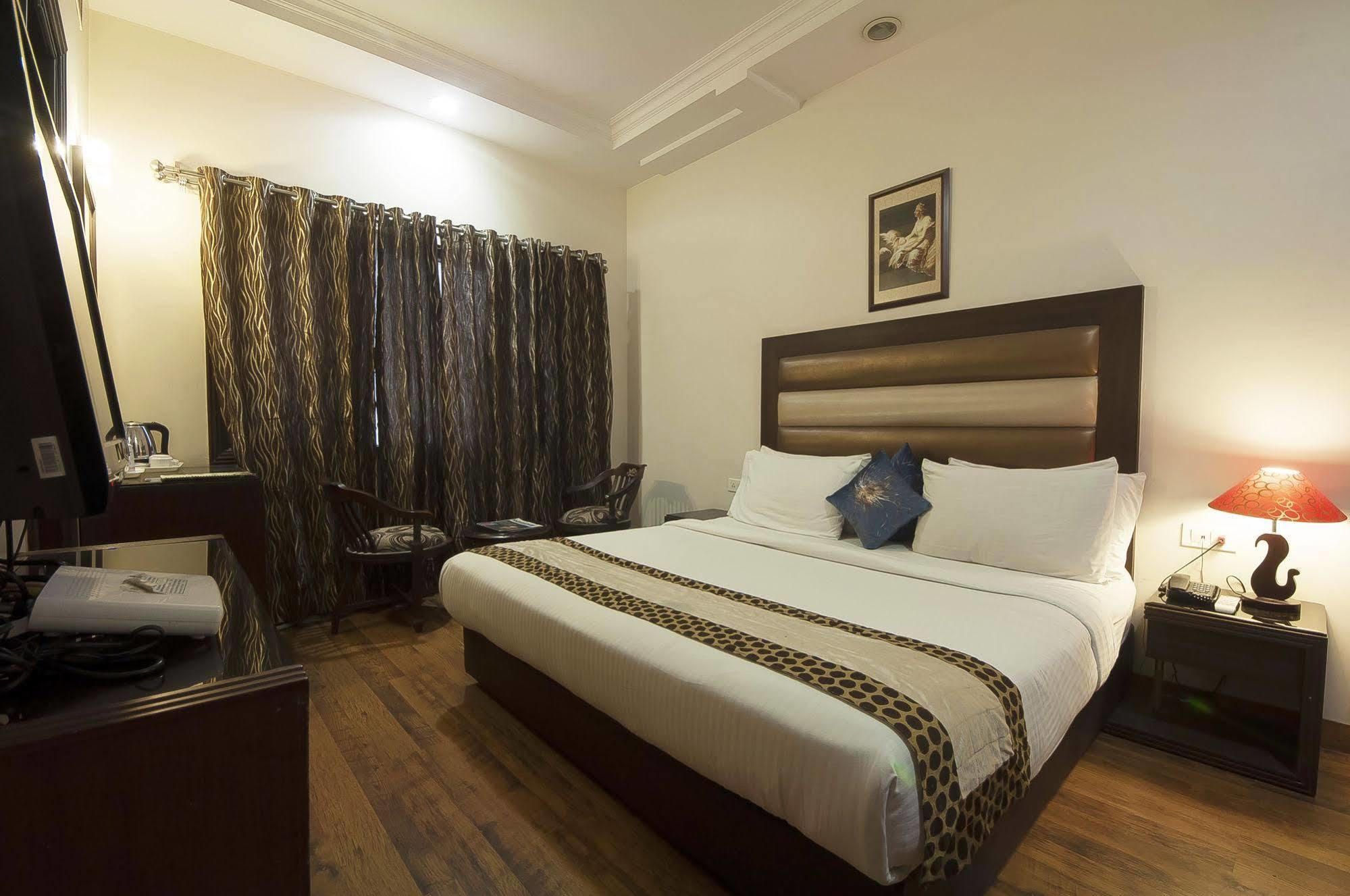 Hotel Prems Paradise Amritsar Buitenkant foto