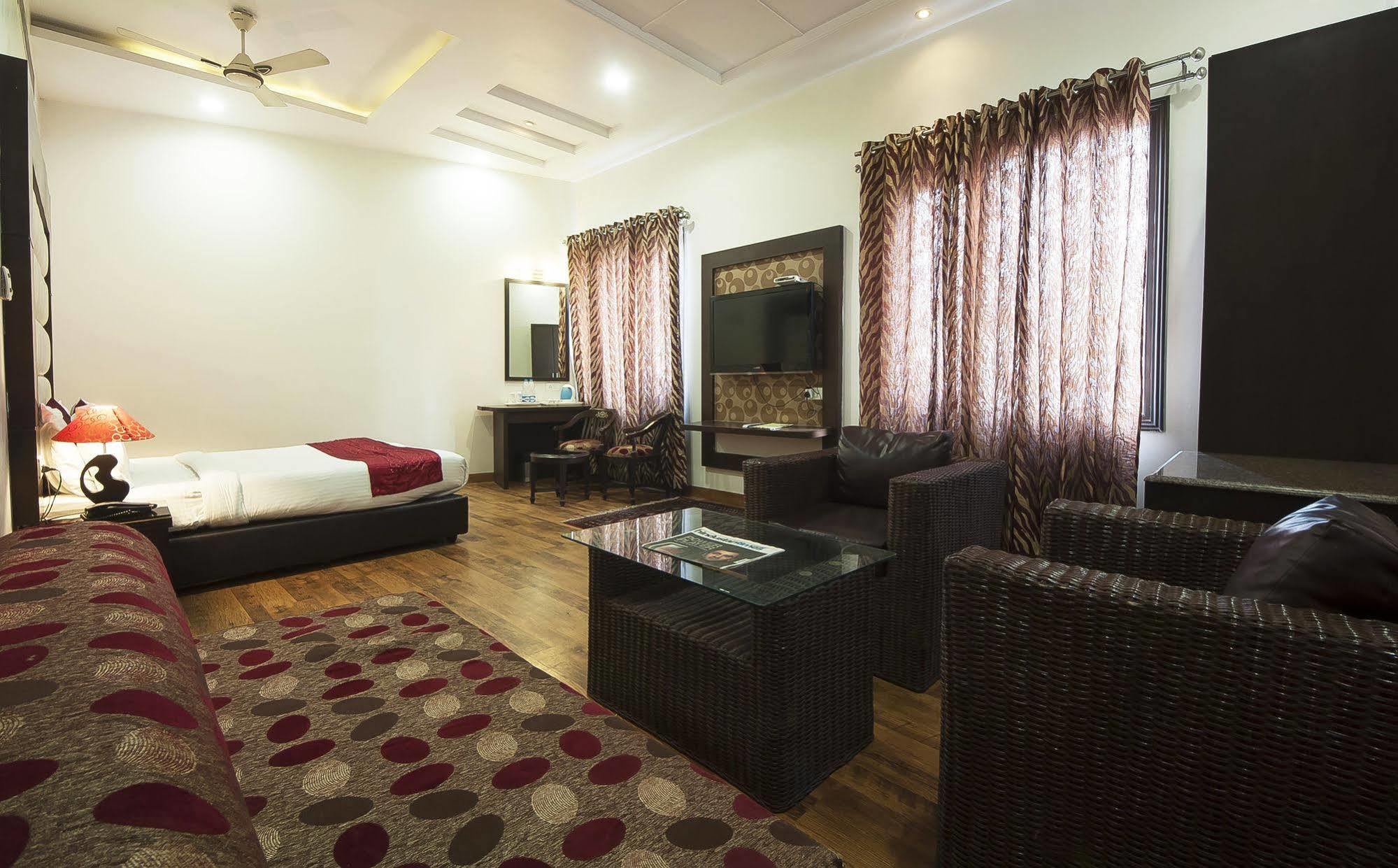 Hotel Prems Paradise Amritsar Buitenkant foto